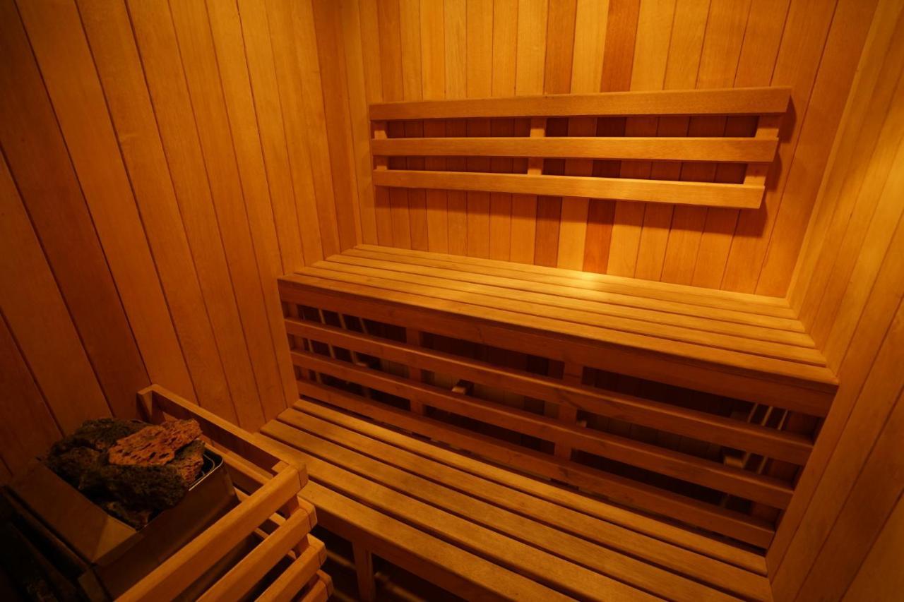 Gamma By Fiesta Americ Xalapa Nubara Exterior photo A bench in a Finnish sauna